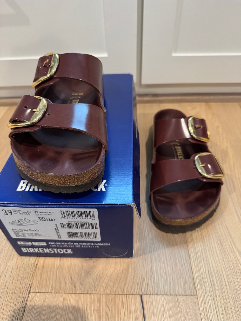 EUC Birkenstock Arizona Buckle Sandals in Dark Brown with box size 39/8